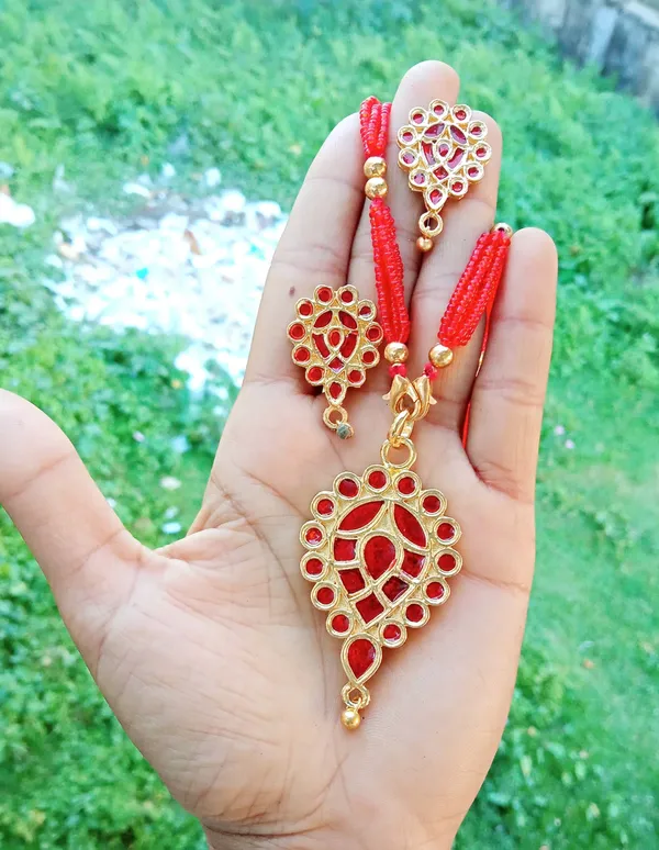 Assamese_Traditional_Red_Colour_Dugdugi_Tassel_Set_For_Women